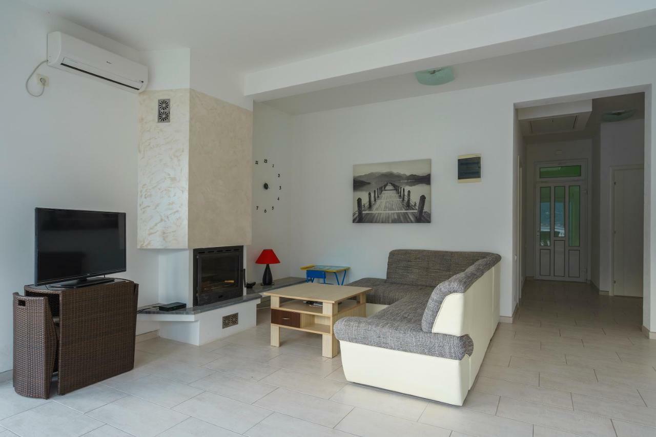 Villa Kosta ดอนิมอรินิ ภายนอก รูปภาพ